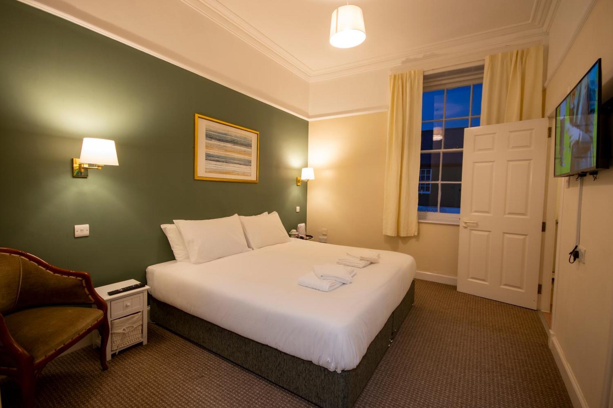 Douglas Arms Hotel Касъл Дъглас Стая снимка