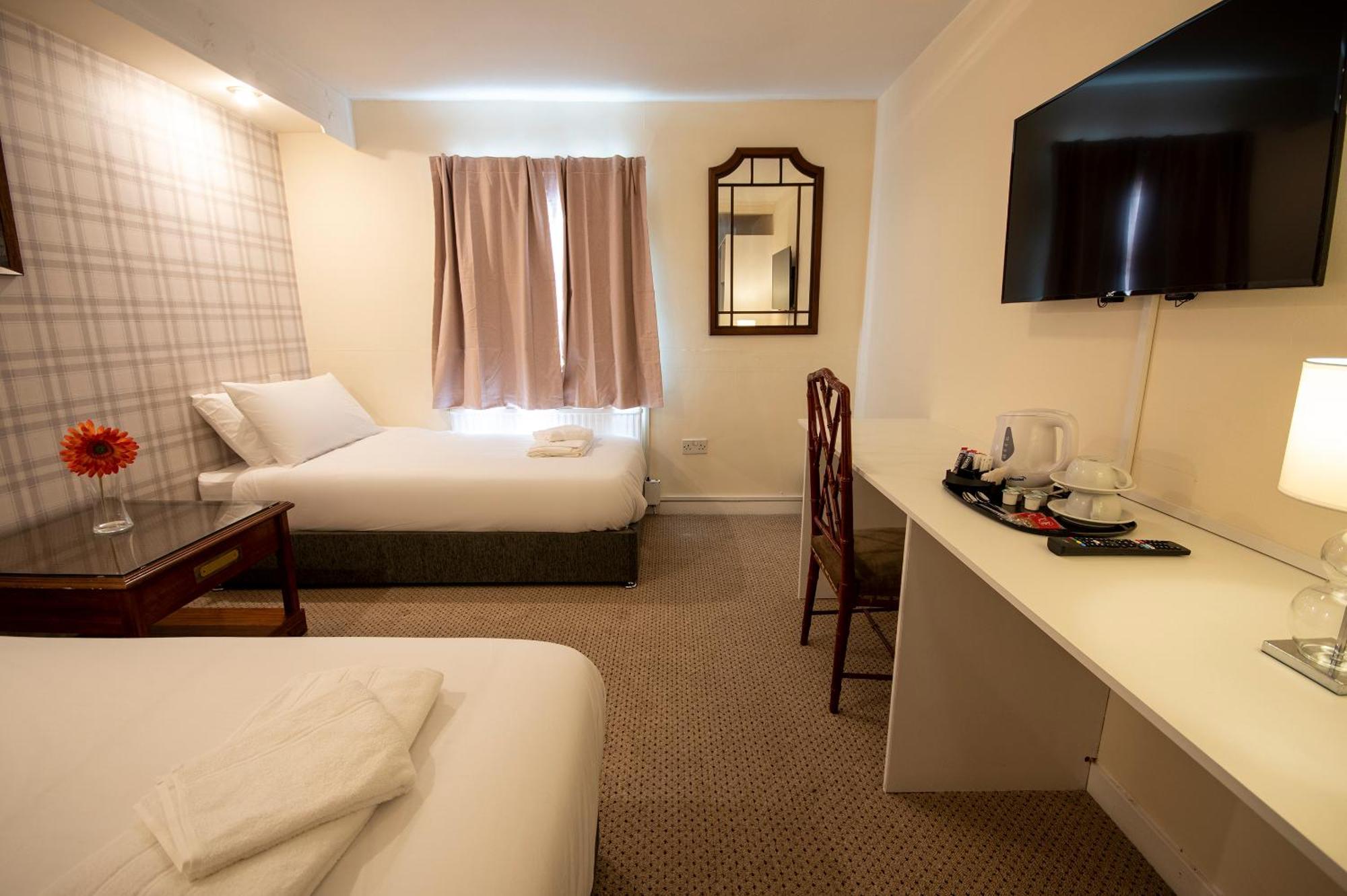 Douglas Arms Hotel Касъл Дъглас Стая снимка