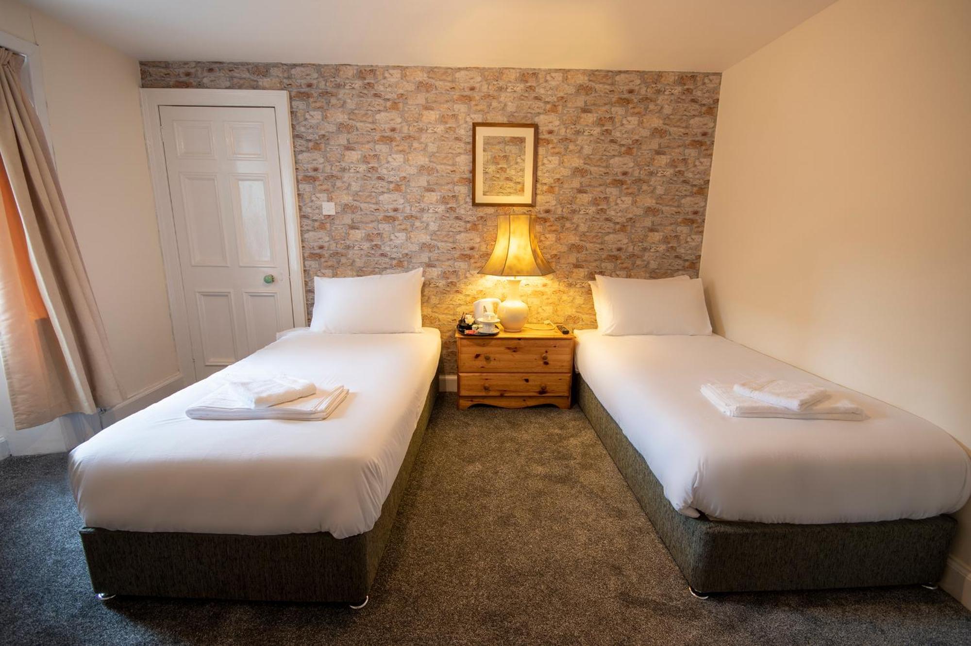 Douglas Arms Hotel Касъл Дъглас Стая снимка