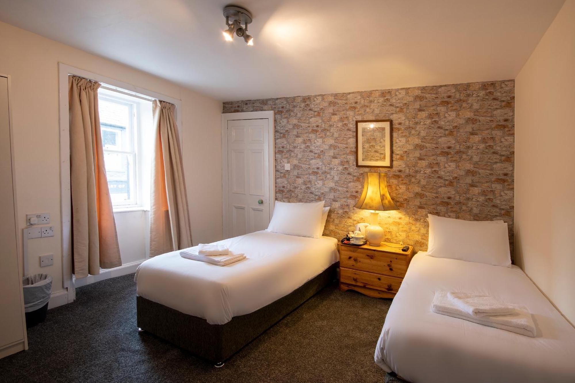 Douglas Arms Hotel Касъл Дъглас Стая снимка
